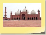4. Badshahi Mosque